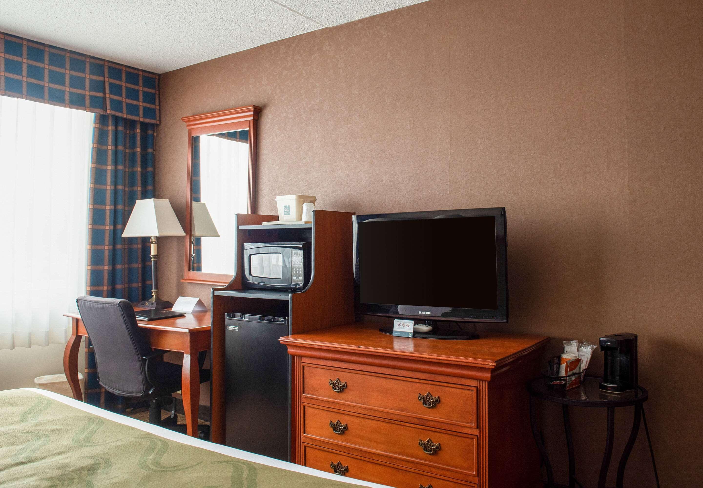 Quality Inn Бекли Екстериор снимка