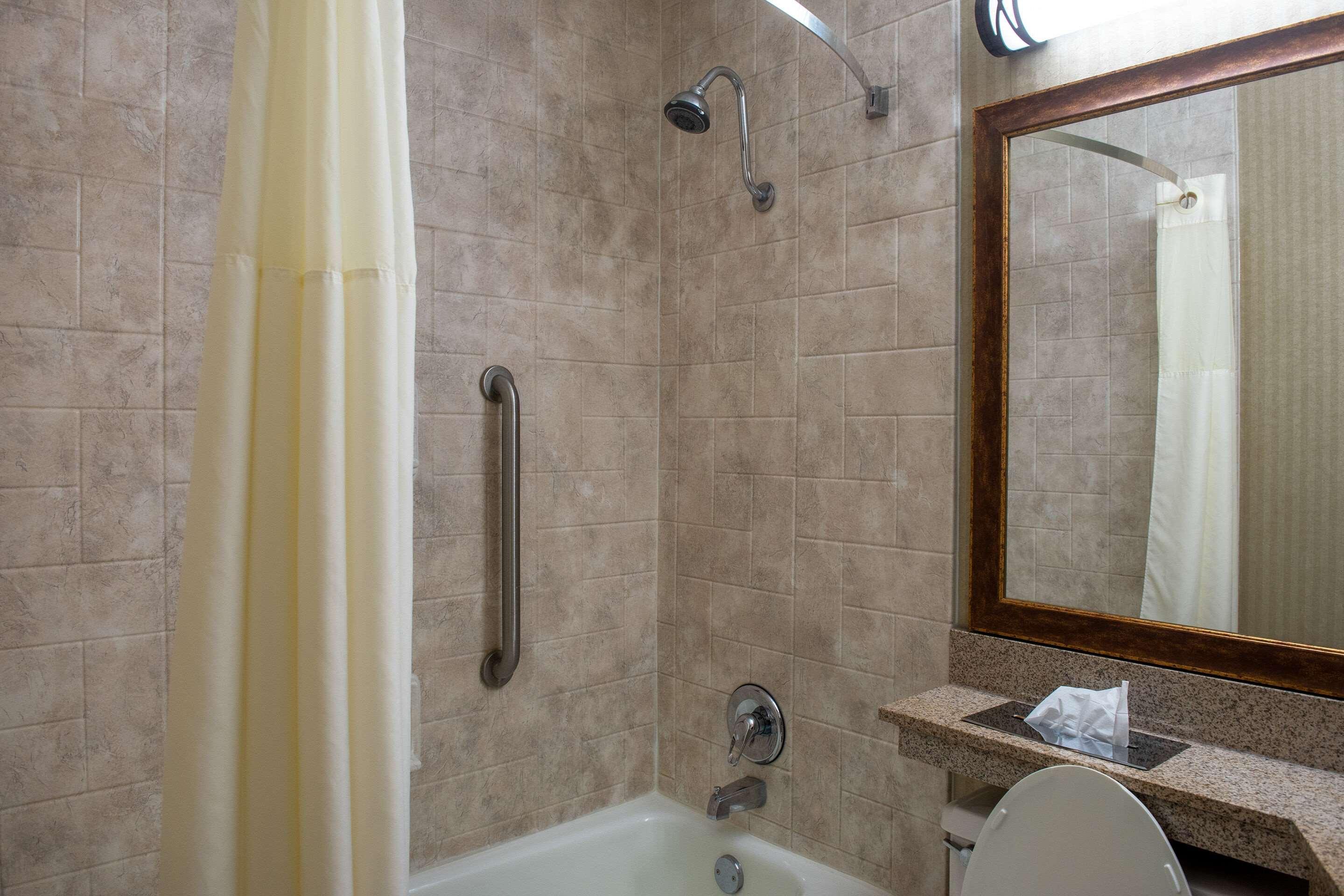 Quality Inn Бекли Екстериор снимка