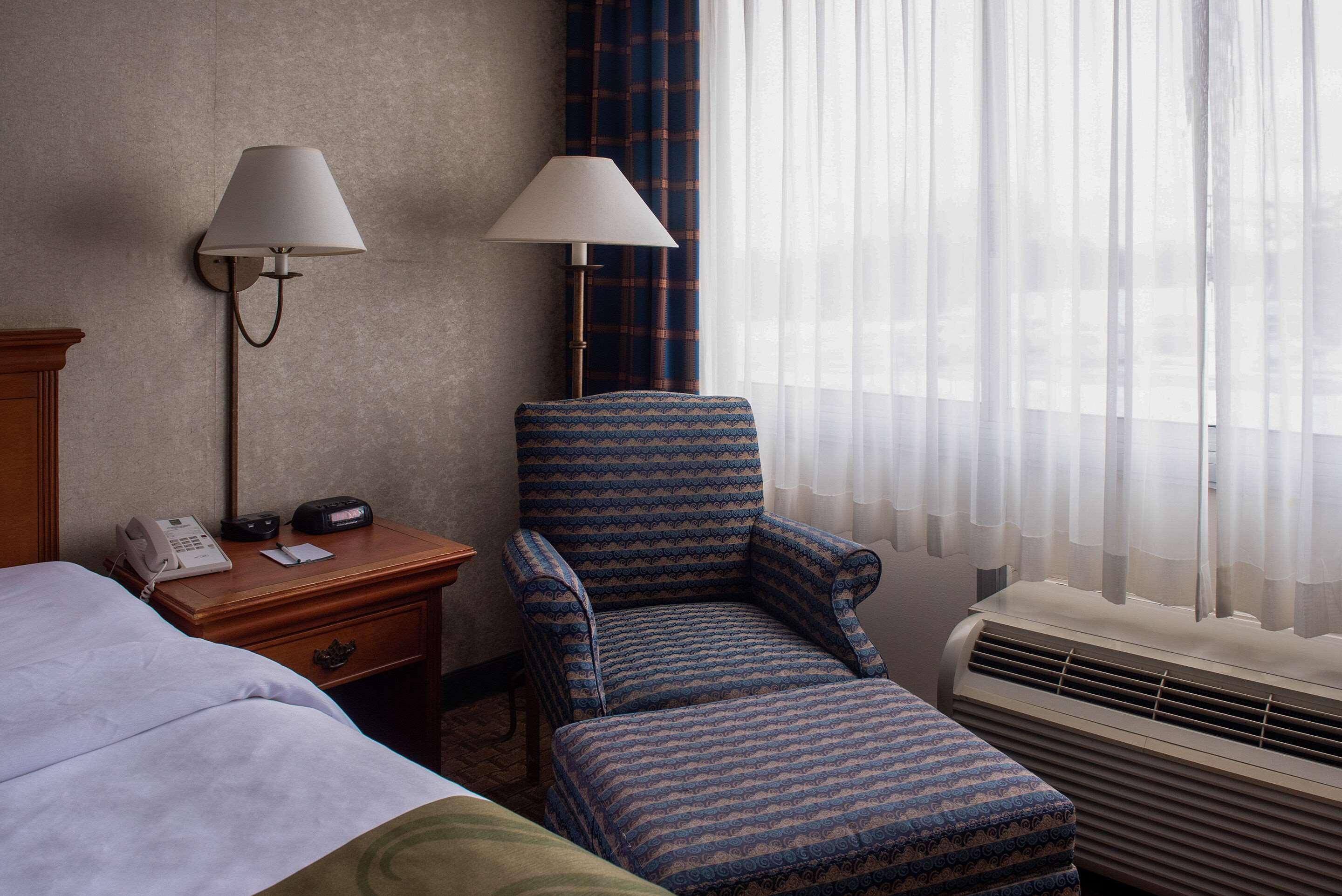 Quality Inn Бекли Екстериор снимка