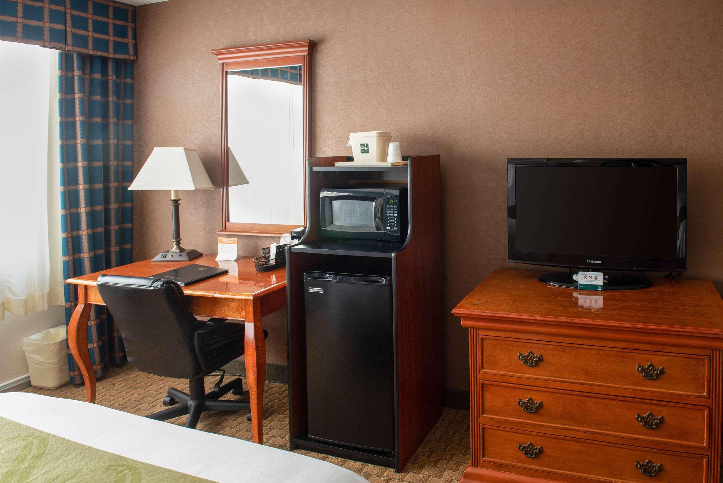 Quality Inn Бекли Екстериор снимка