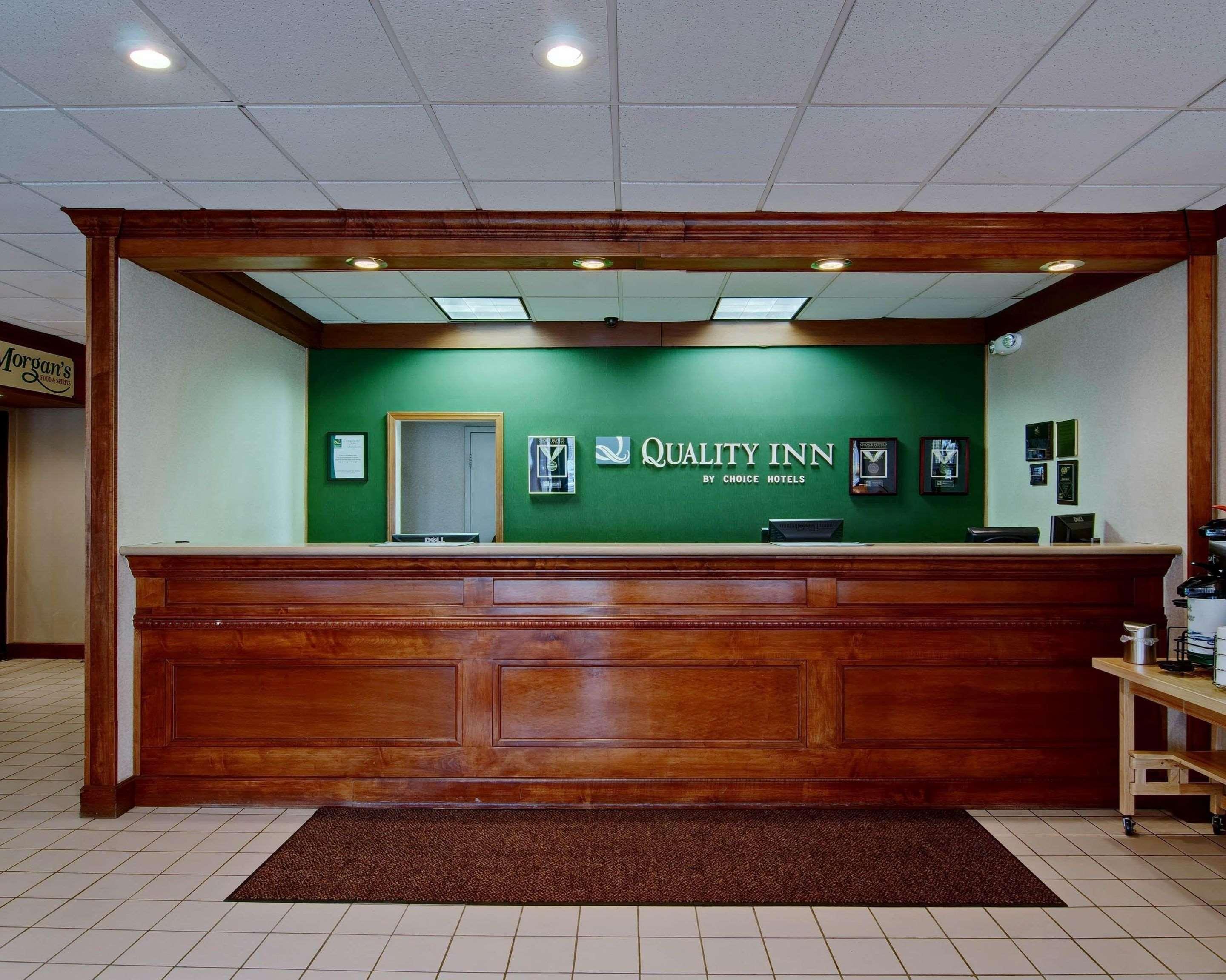 Quality Inn Бекли Екстериор снимка