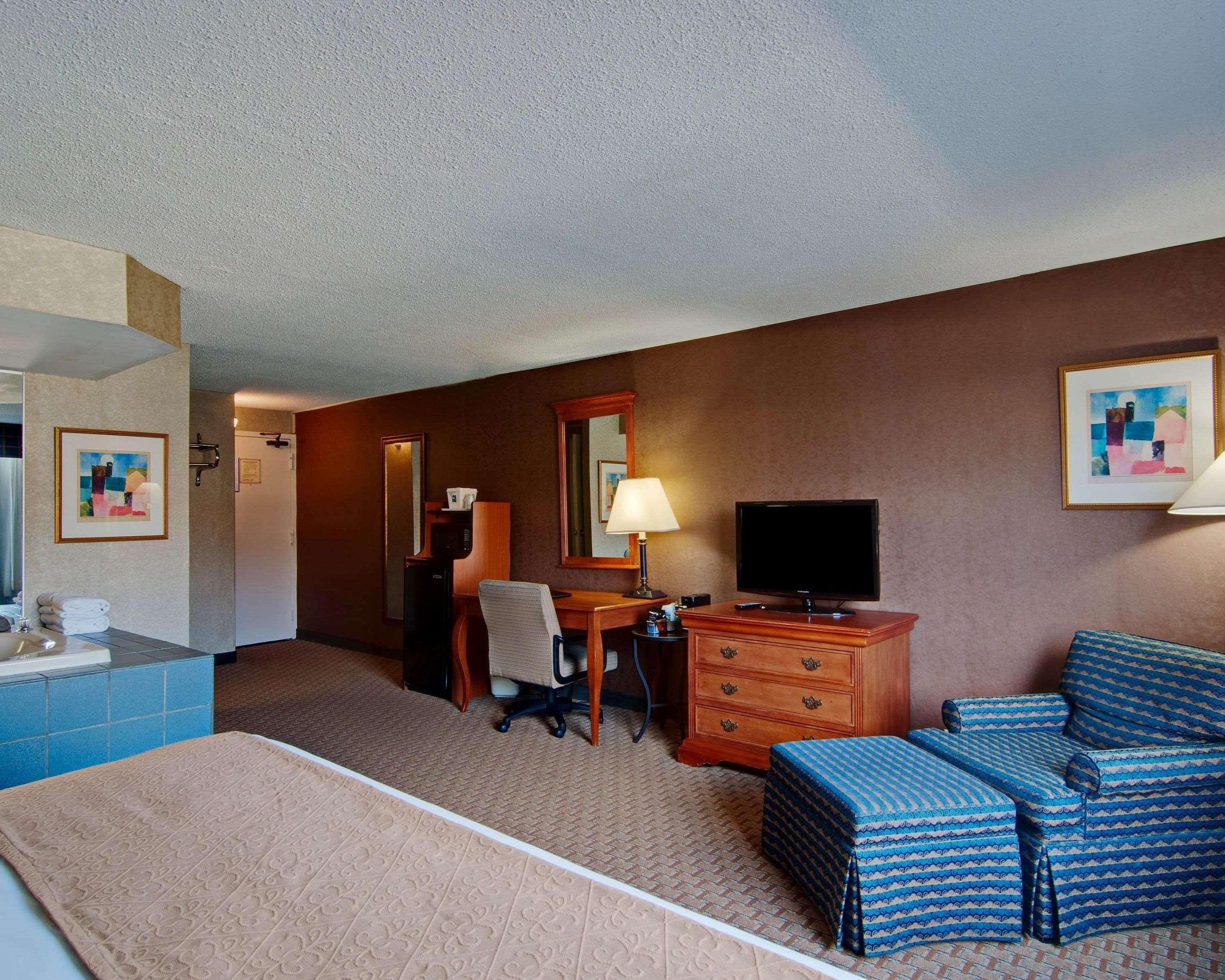 Quality Inn Бекли Екстериор снимка
