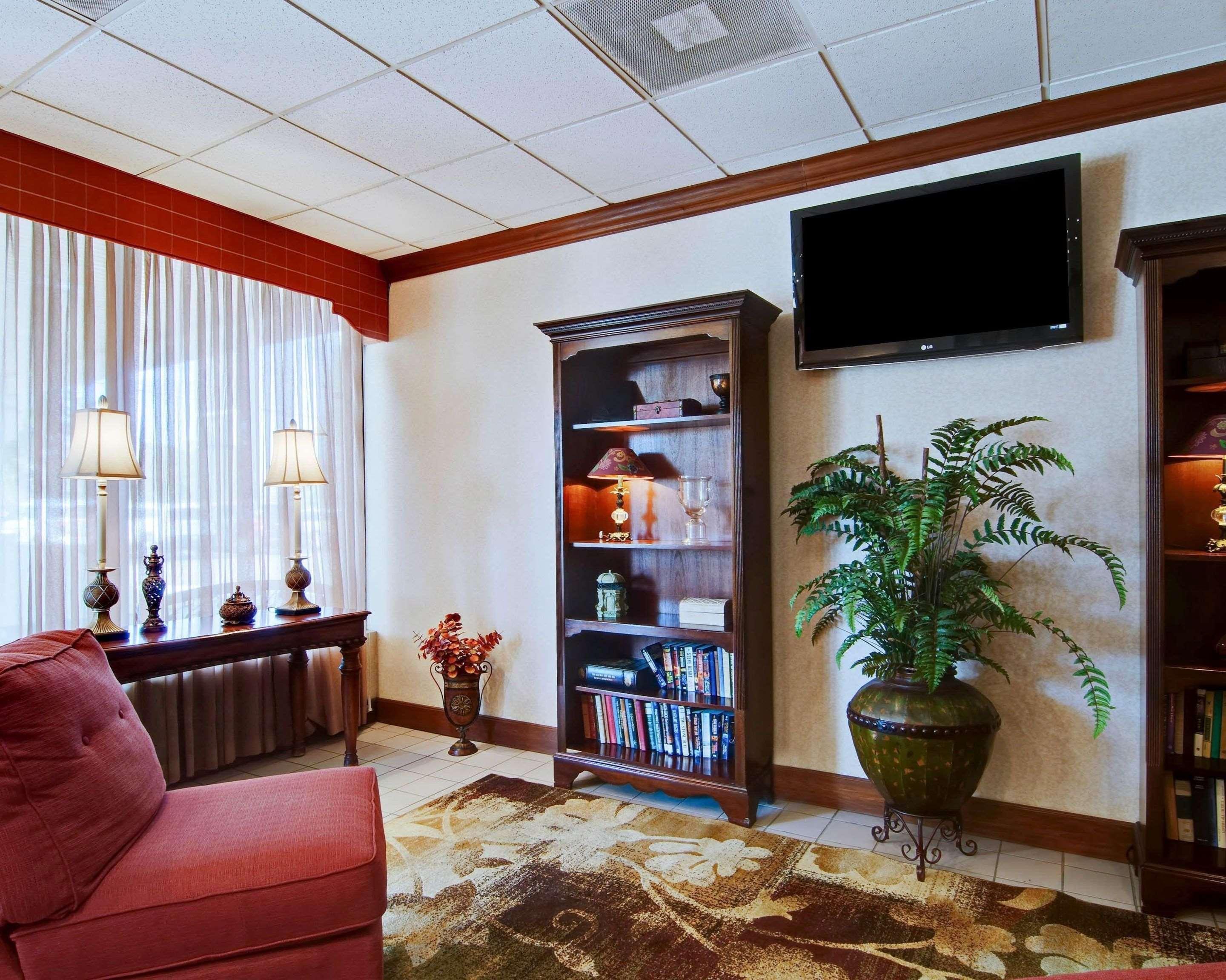 Quality Inn Бекли Екстериор снимка