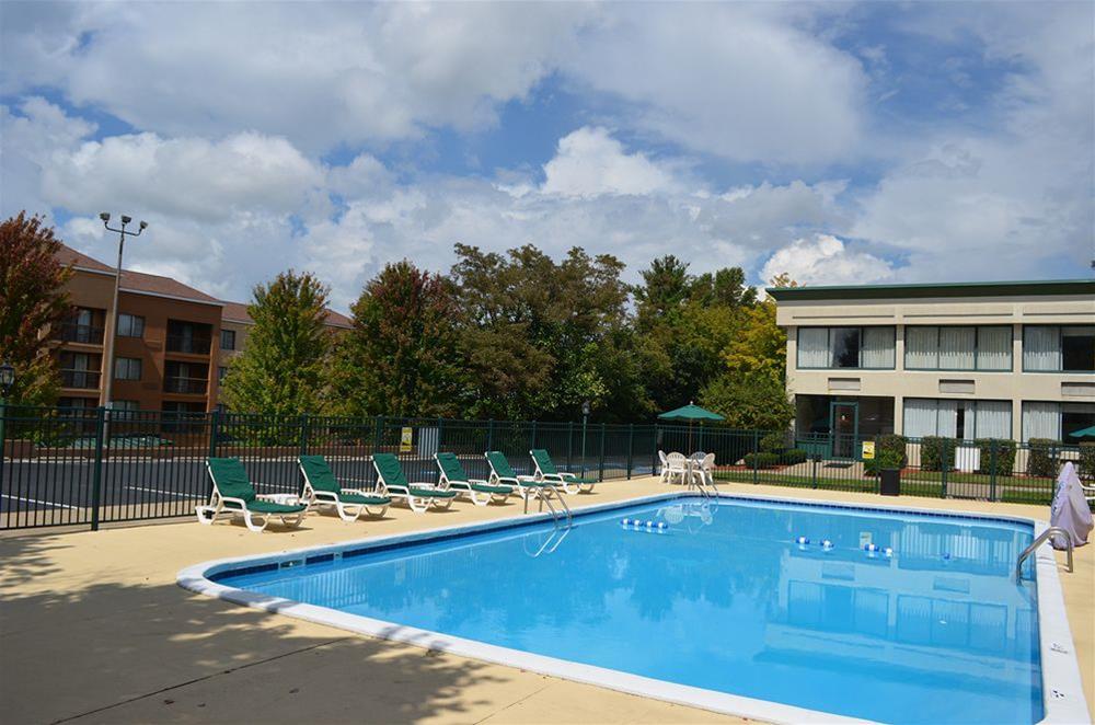 Quality Inn Бекли Екстериор снимка
