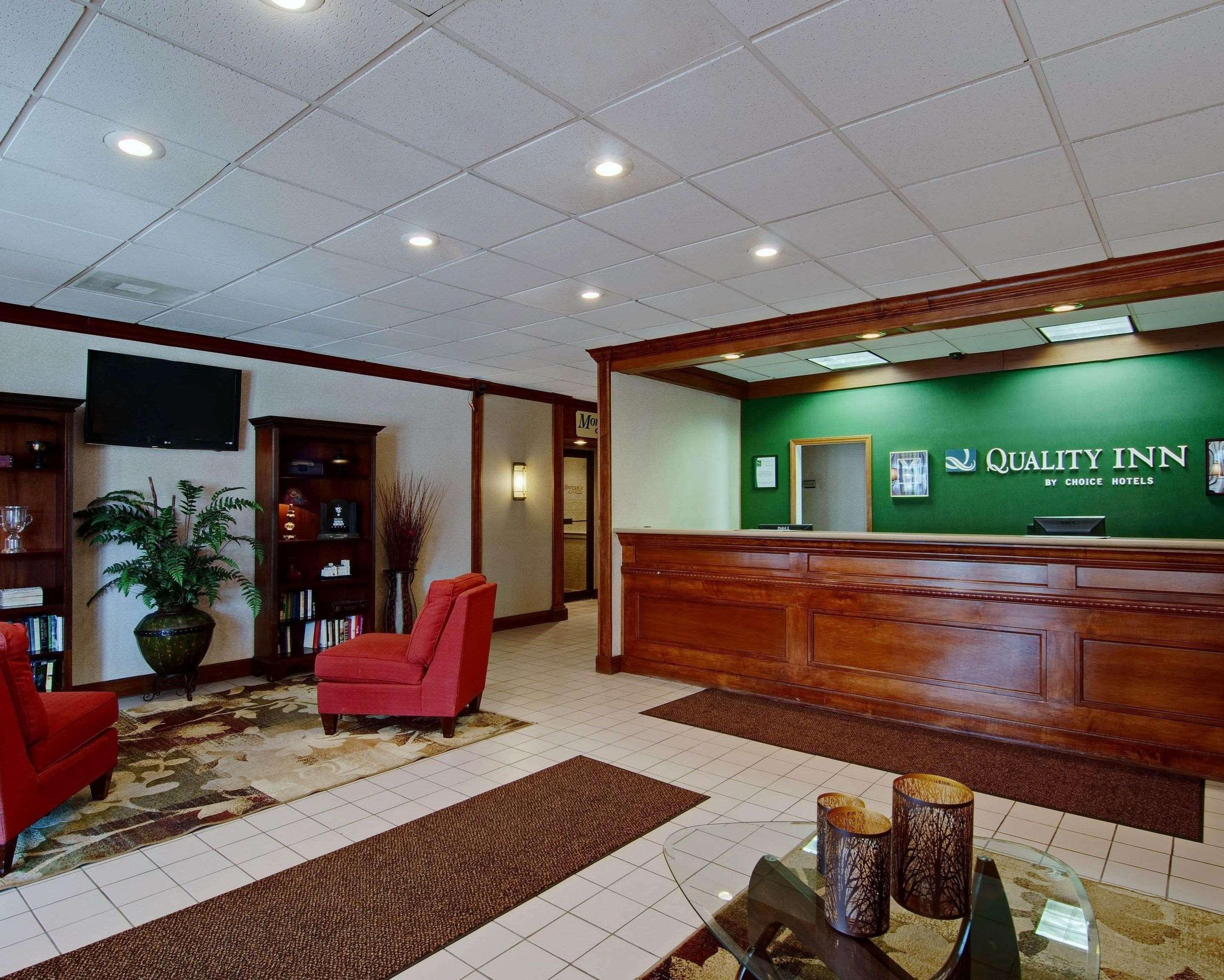 Quality Inn Бекли Екстериор снимка