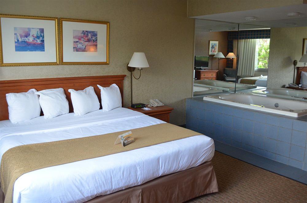 Quality Inn Бекли Екстериор снимка