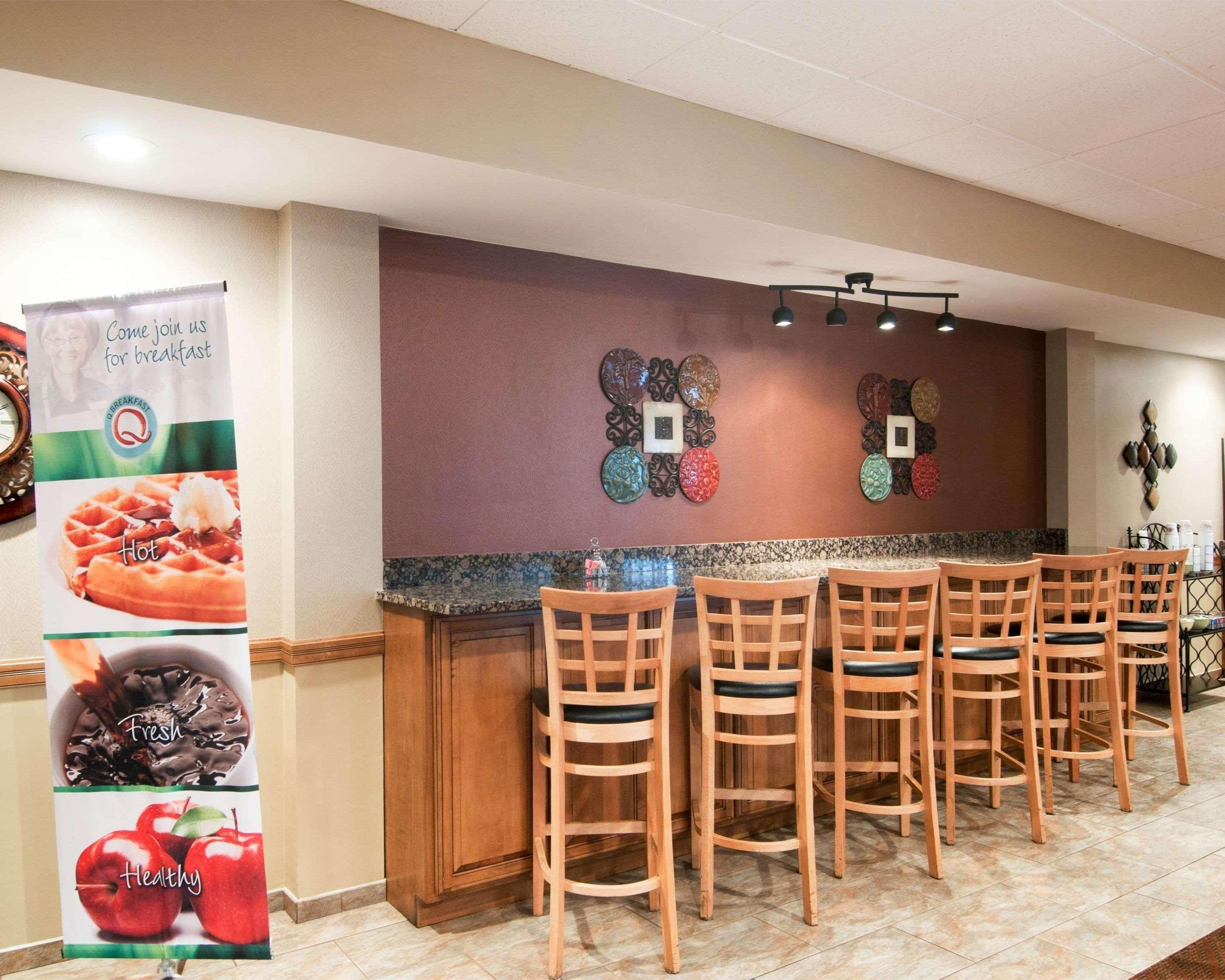 Quality Inn Бекли Екстериор снимка