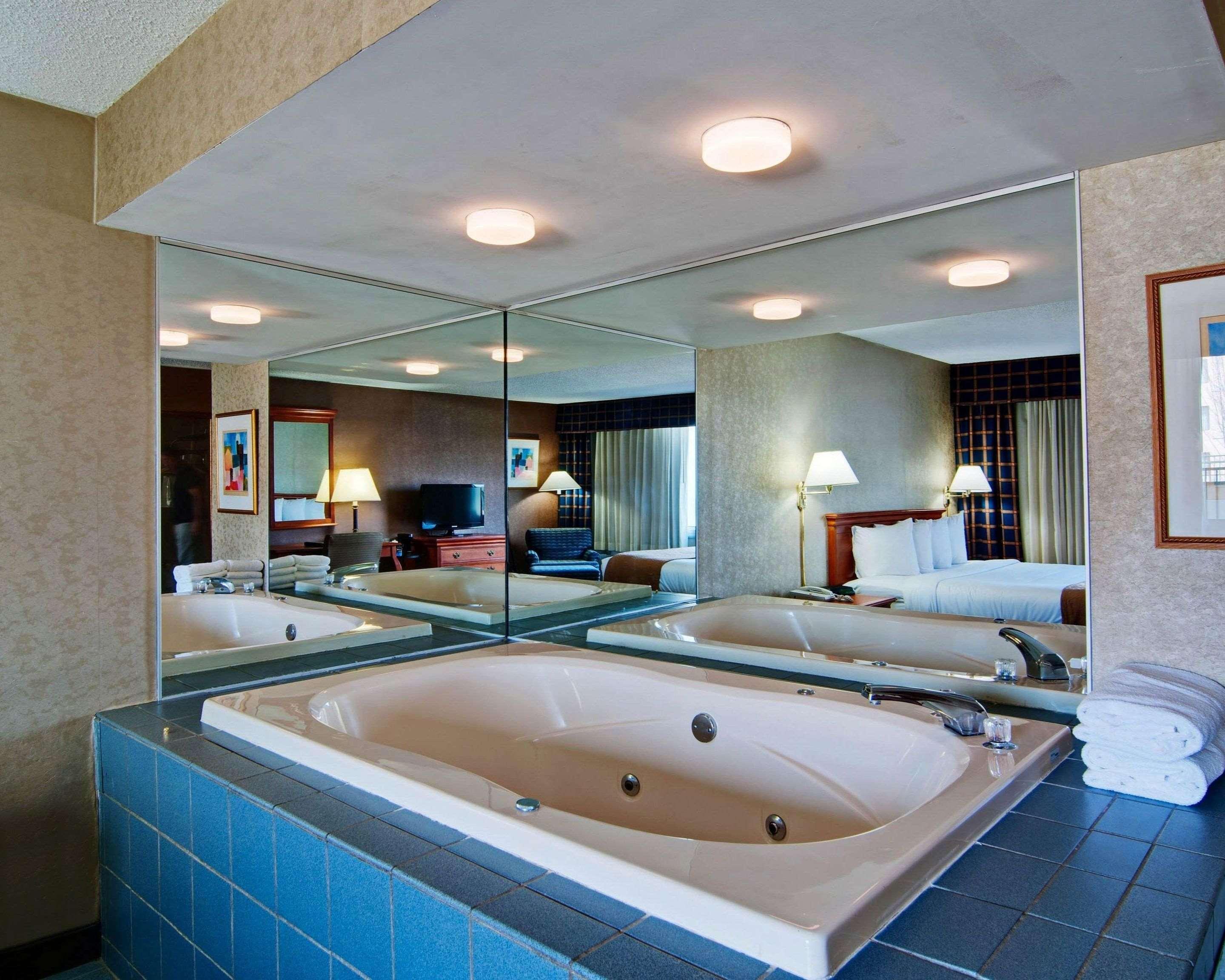 Quality Inn Бекли Екстериор снимка