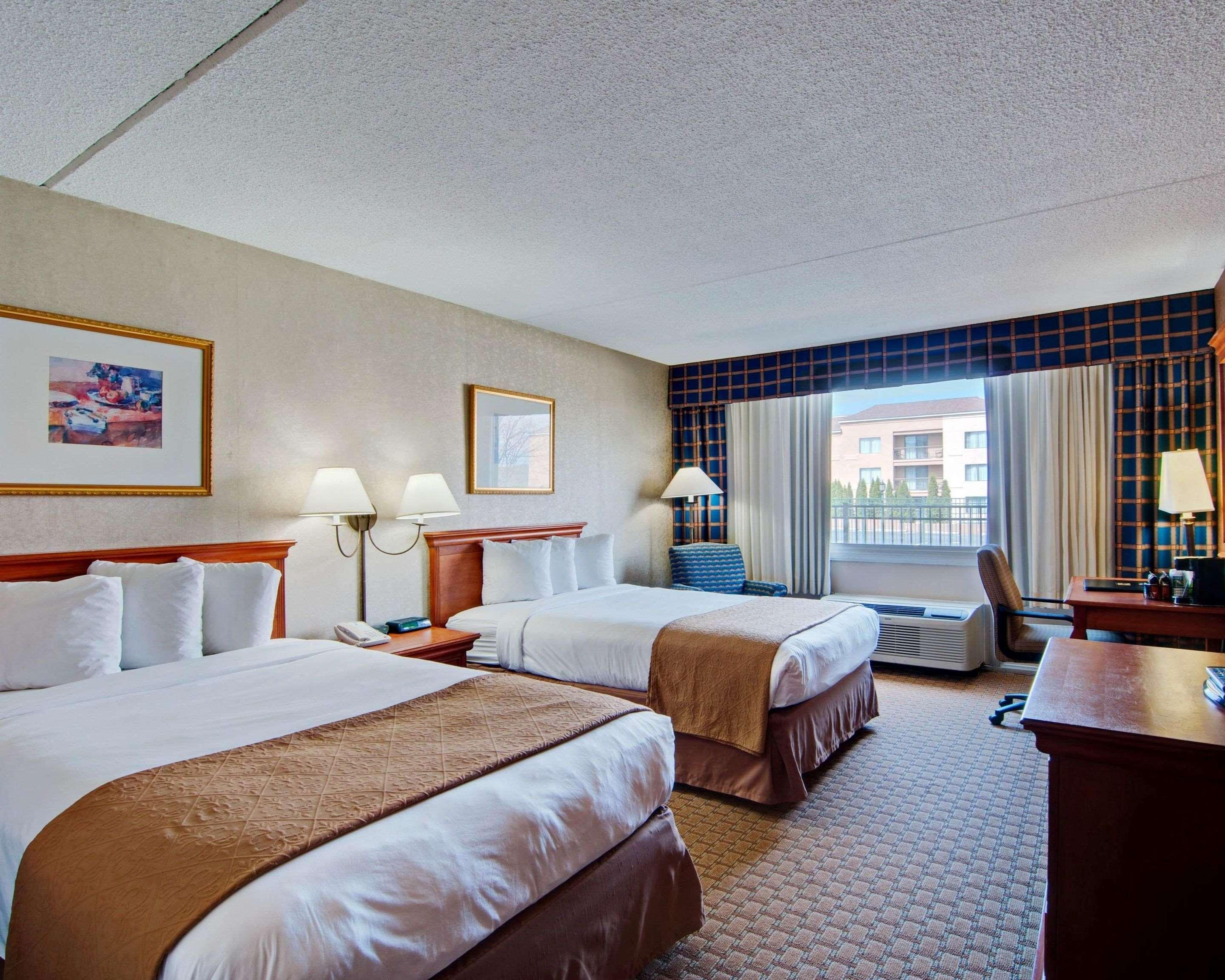 Quality Inn Бекли Екстериор снимка