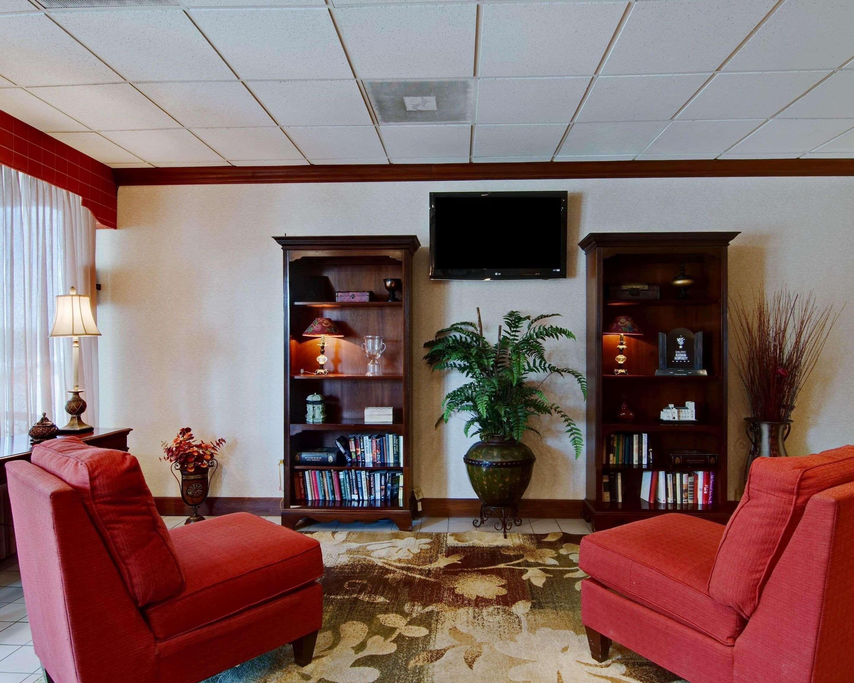 Quality Inn Бекли Екстериор снимка