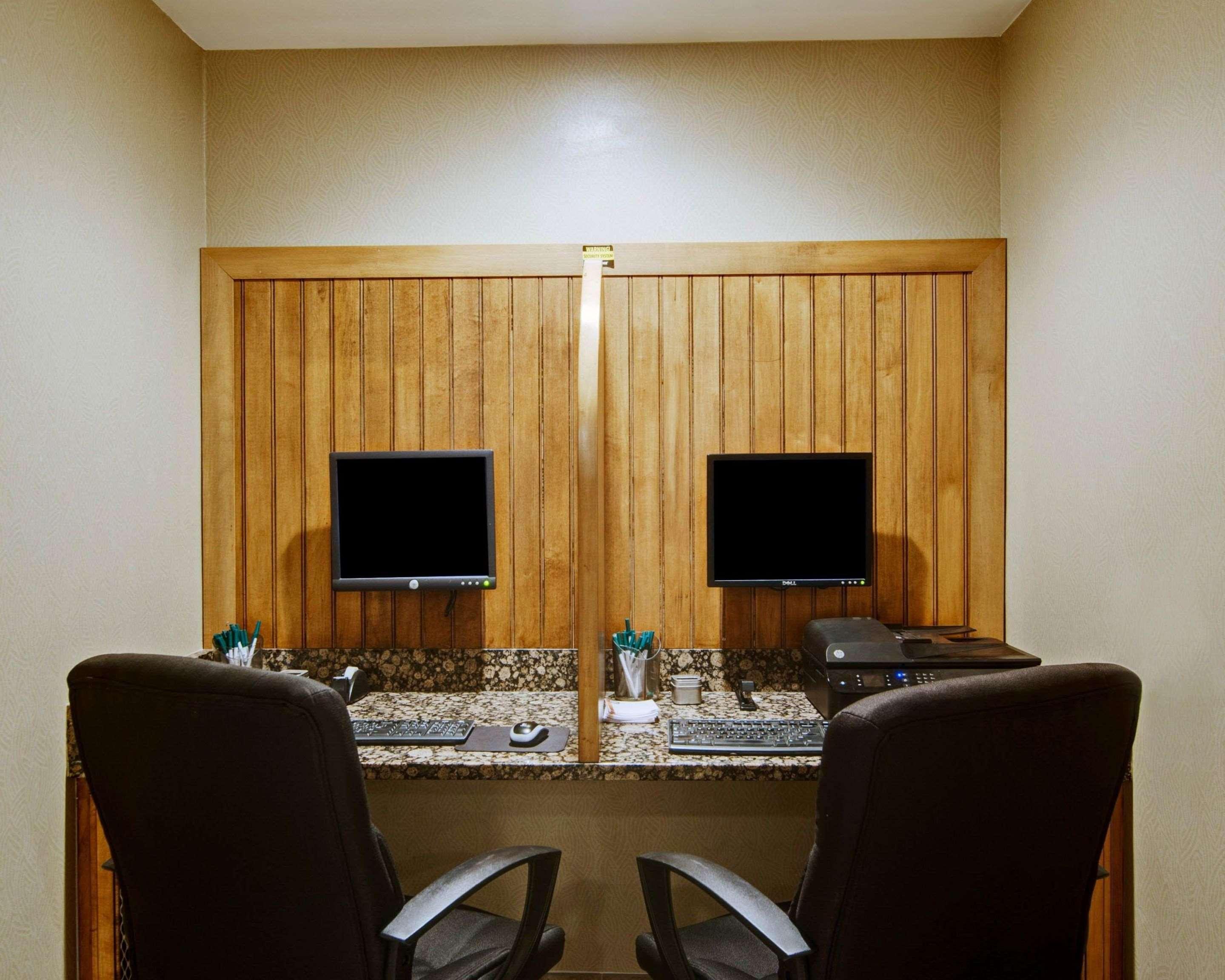 Quality Inn Бекли Екстериор снимка