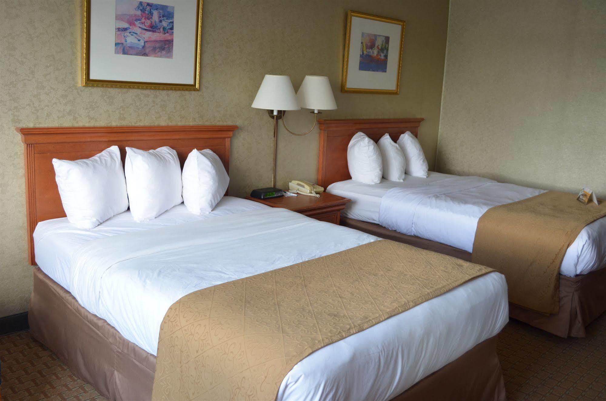 Quality Inn Бекли Екстериор снимка