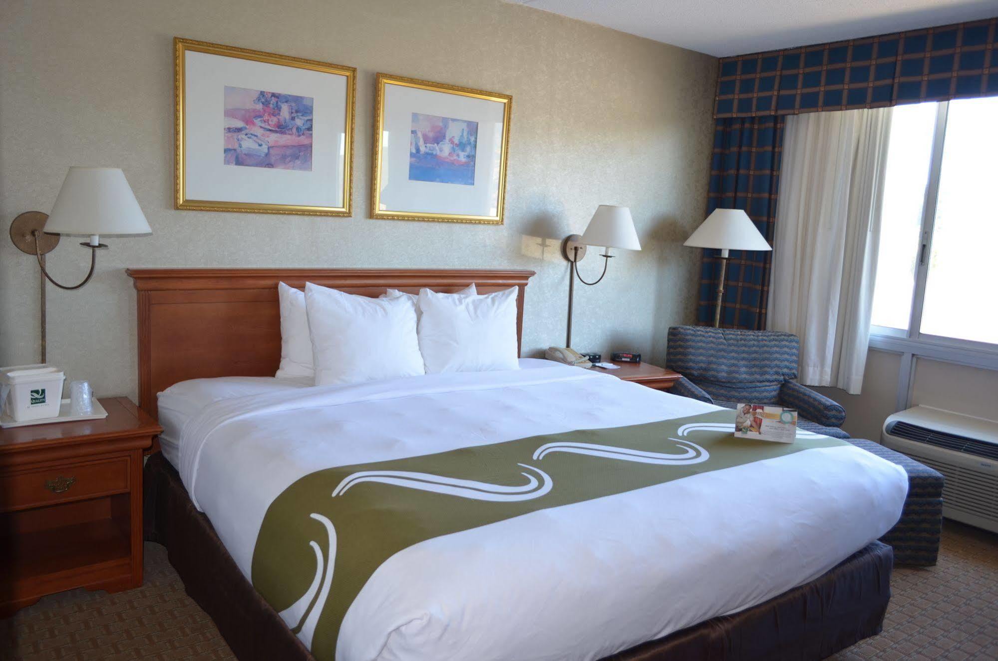 Quality Inn Бекли Екстериор снимка