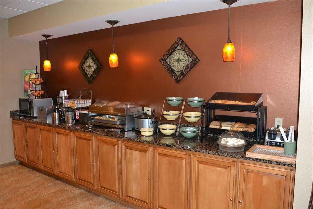 Quality Inn Бекли Екстериор снимка